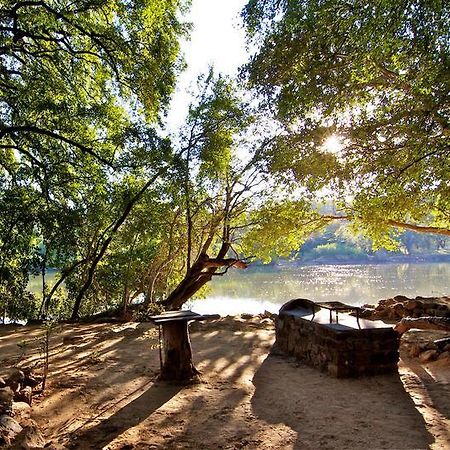 Kunene River Lodge Ehomba Buitenkant foto